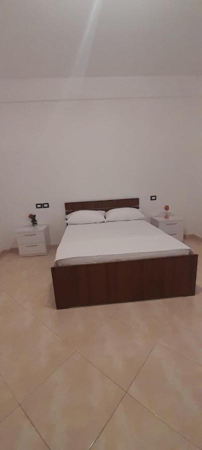 Casa Intera La Paghi Come Una Camera The Home With The Price Of A Room Durrës Exteriör bild