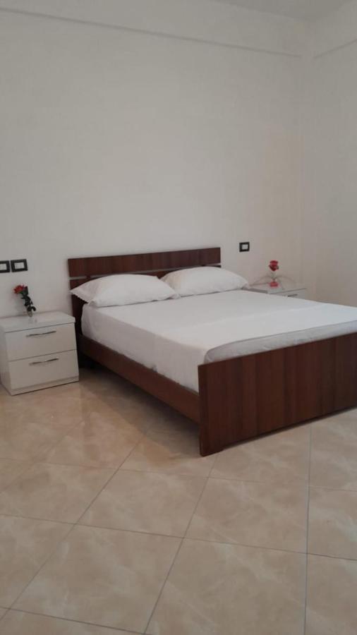 Casa Intera La Paghi Come Una Camera The Home With The Price Of A Room Durrës Exteriör bild