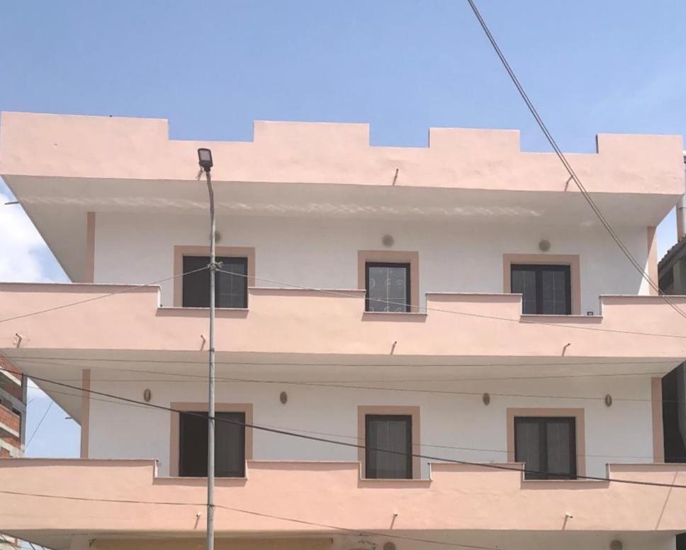 Casa Intera La Paghi Come Una Camera The Home With The Price Of A Room Durrës Exteriör bild