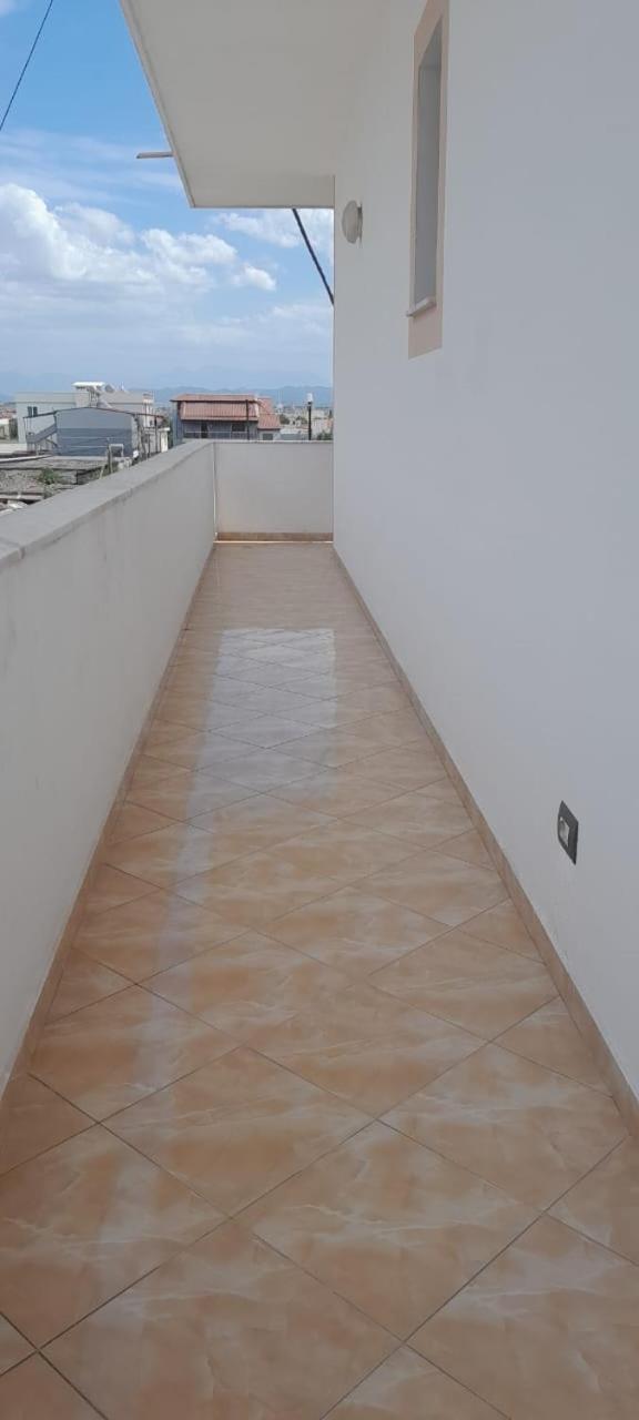 Casa Intera La Paghi Come Una Camera The Home With The Price Of A Room Durrës Exteriör bild
